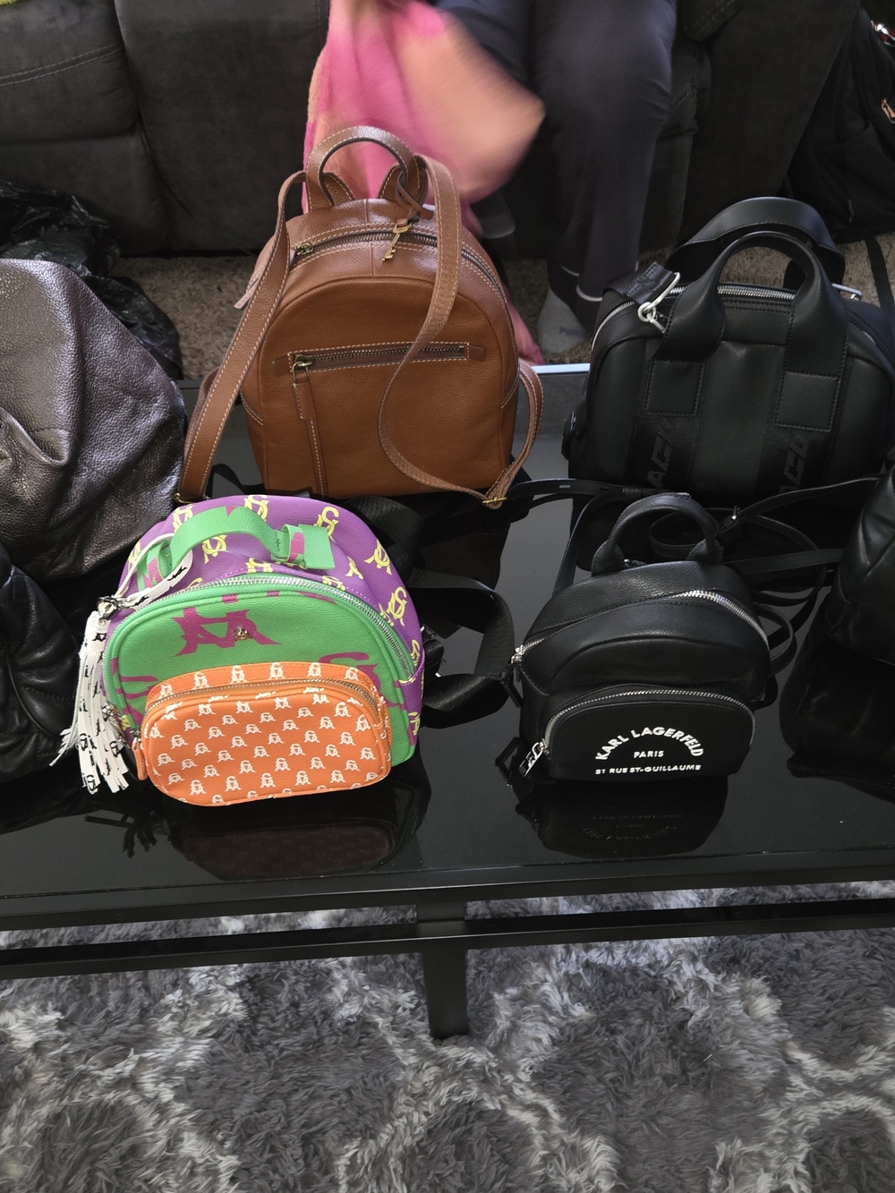 Handbags - Picture 2 of 6